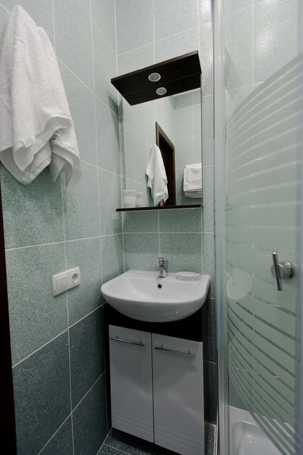 פטרופבלובסק Hotel Hizhina מראה חיצוני תמונה