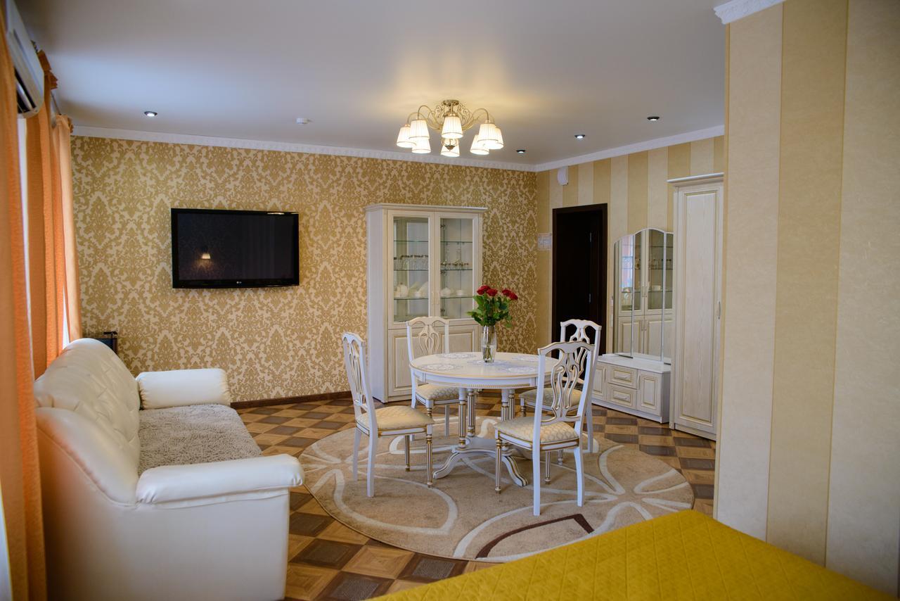 פטרופבלובסק Hotel Hizhina מראה חיצוני תמונה