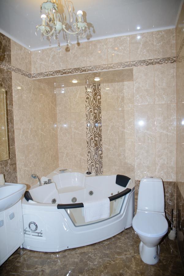 פטרופבלובסק Hotel Hizhina מראה חיצוני תמונה