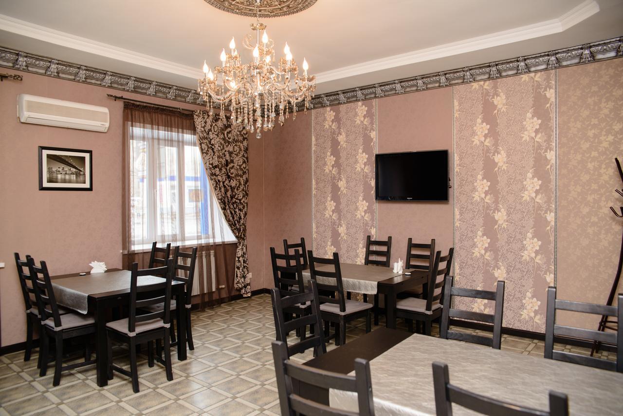 פטרופבלובסק Hotel Hizhina מראה חיצוני תמונה
