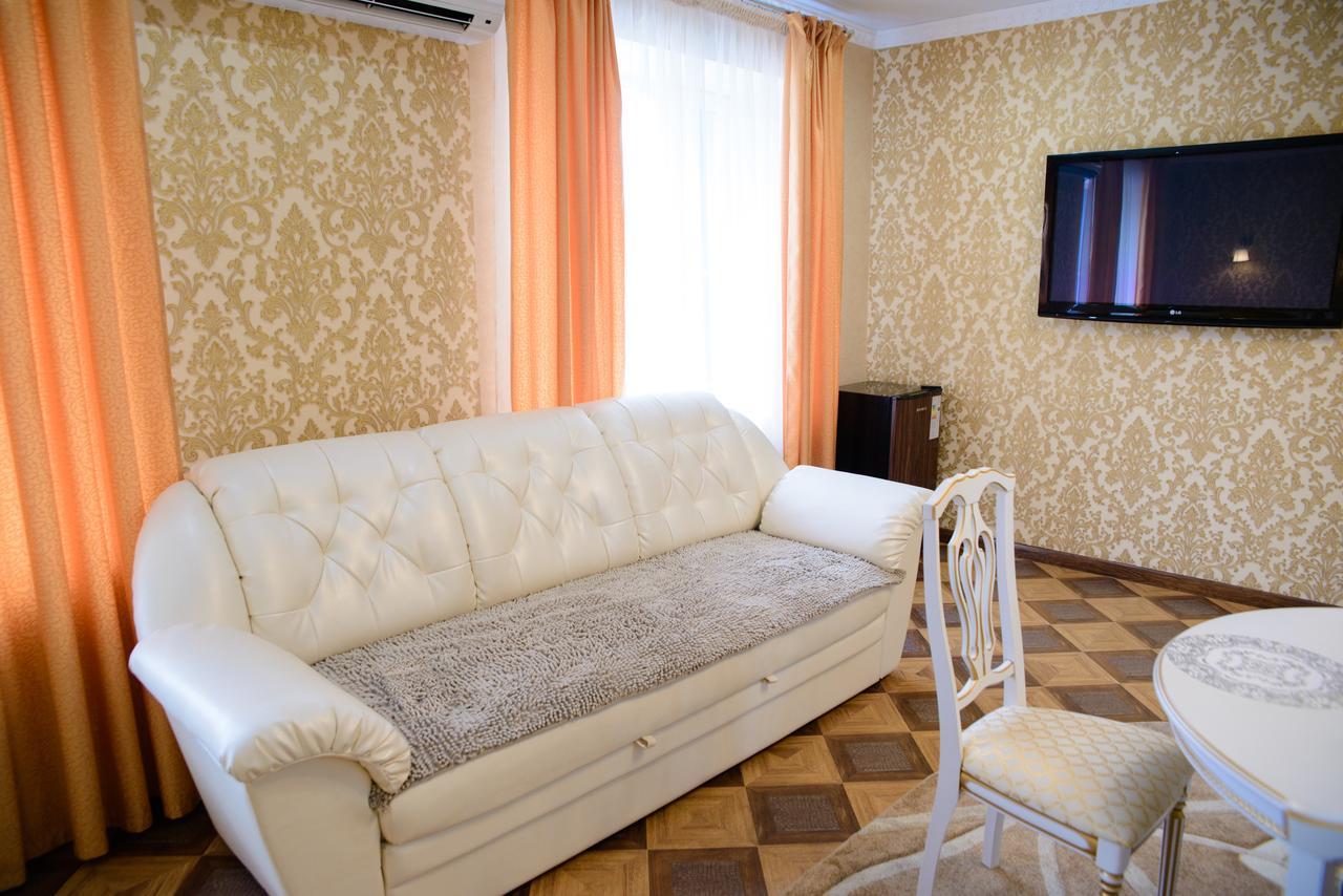 פטרופבלובסק Hotel Hizhina מראה חיצוני תמונה