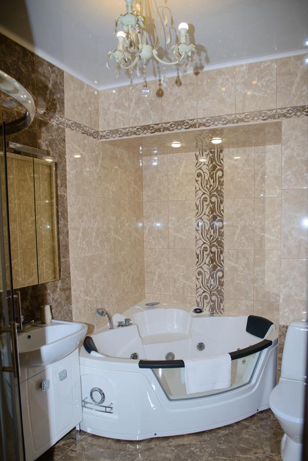 פטרופבלובסק Hotel Hizhina מראה חיצוני תמונה